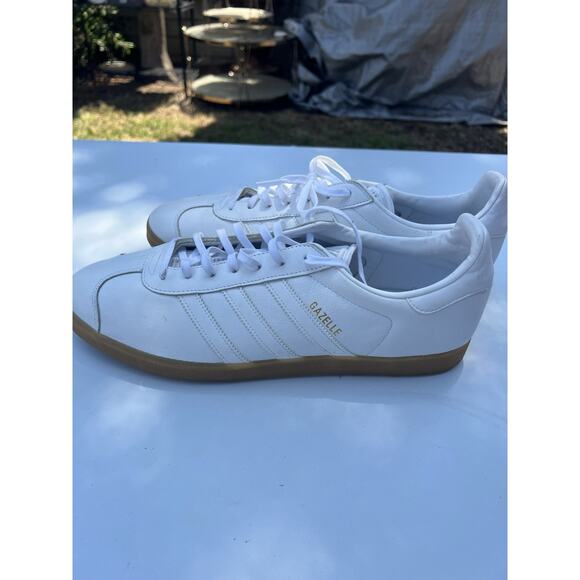 Athletic_Shoes